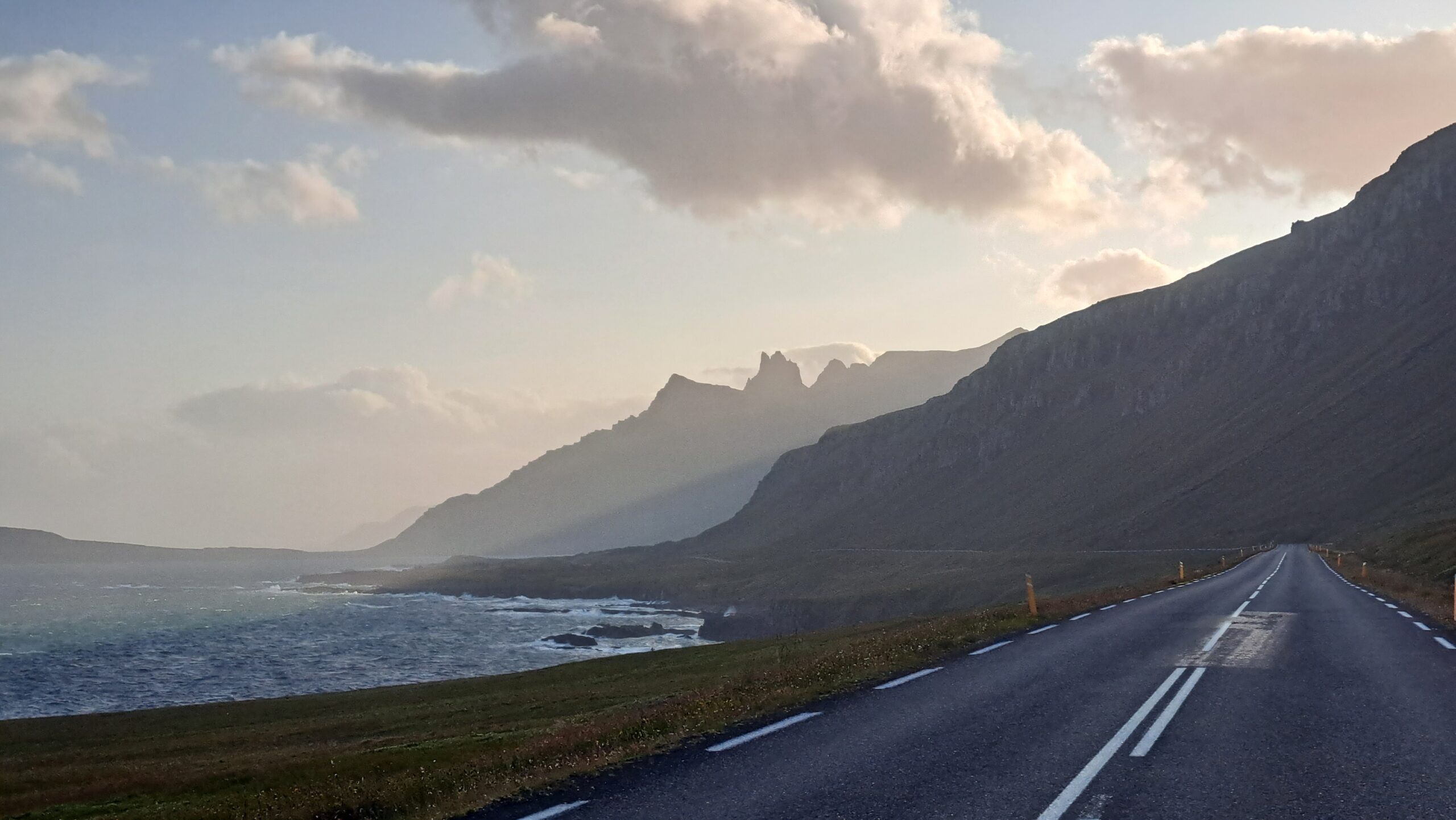 Horft frá Mjósundum til suðurs.